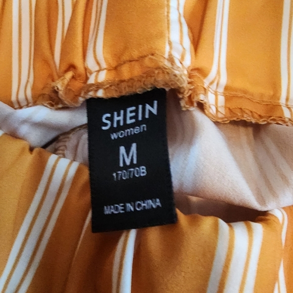 Shein Shorts pull on with belt Size Medium - Picture 3 of 4